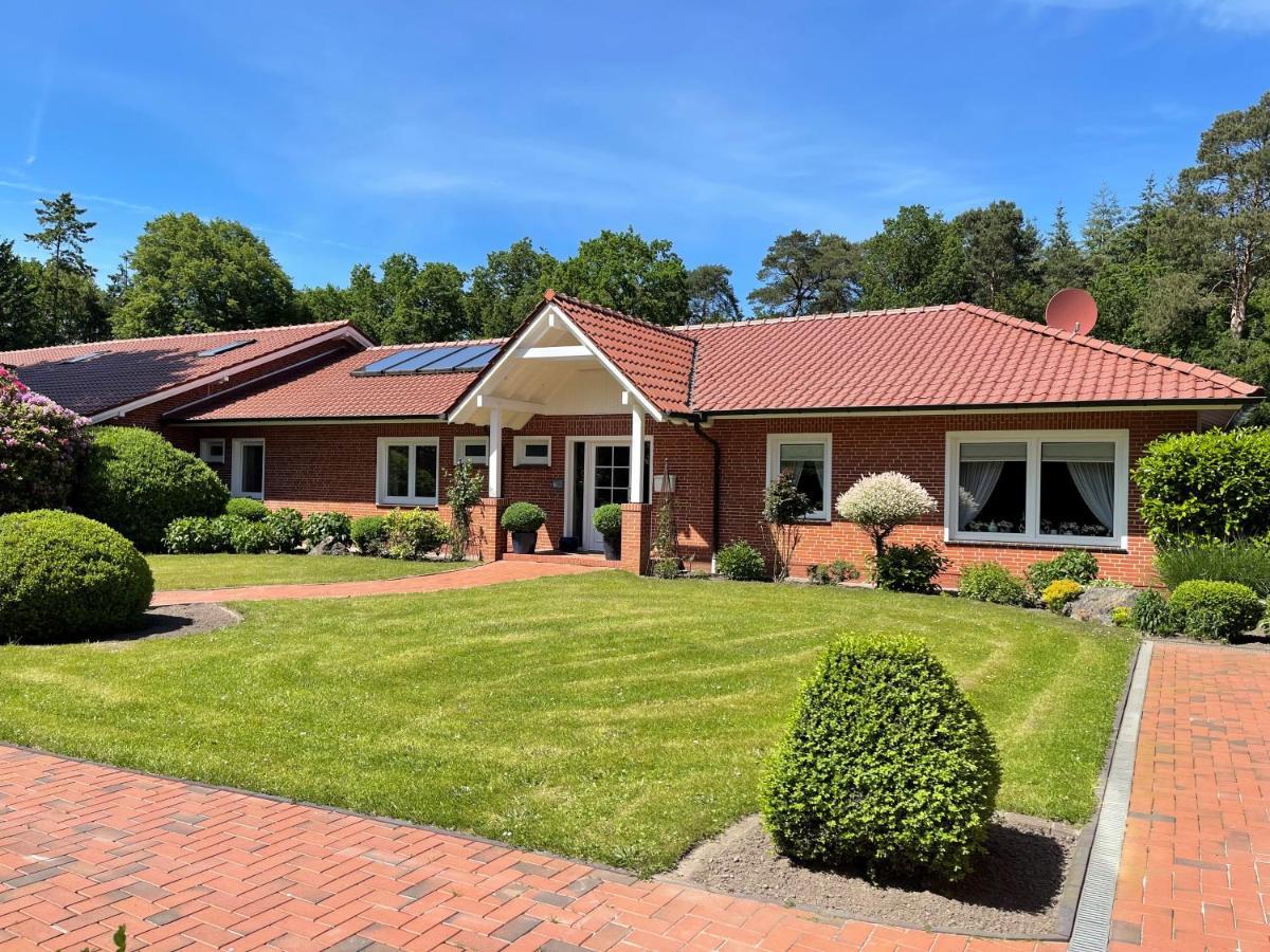 Landhaus Am Wald Mit Garten Mit 1 Schlafnische Und 1 Schlafzimmer Aurich Exteriér fotografie