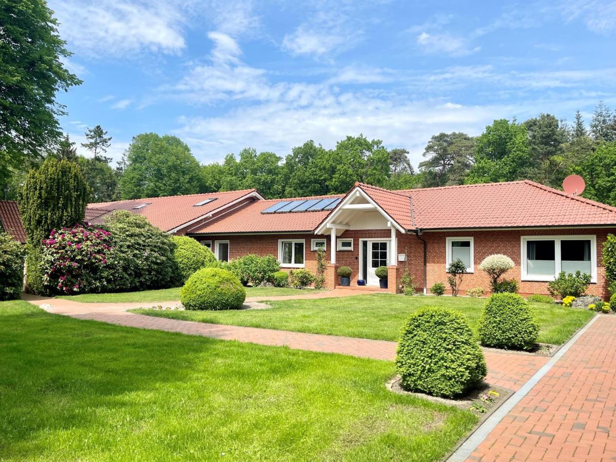 Landhaus Am Wald Mit Garten Mit 1 Schlafnische Und 1 Schlafzimmer Aurich Exteriér fotografie