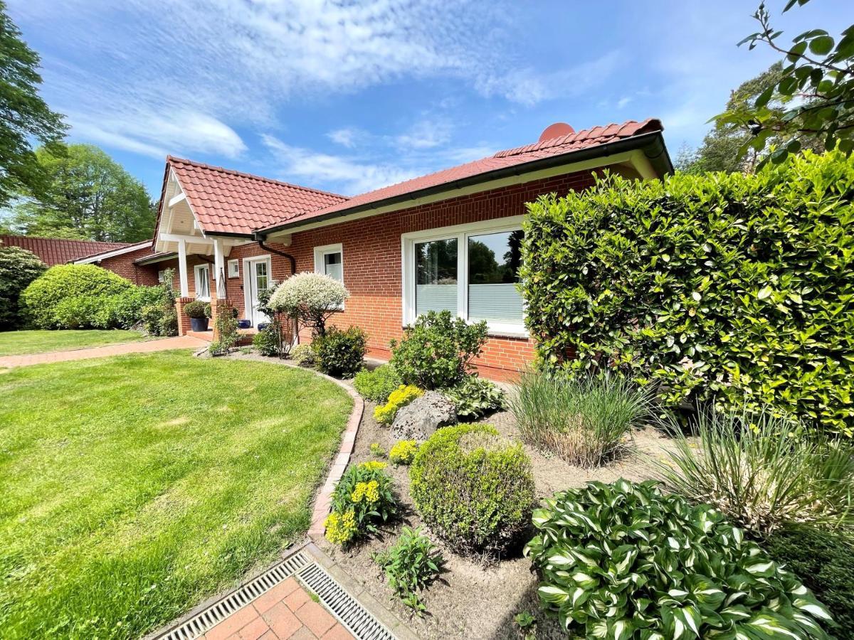 Landhaus Am Wald Mit Garten Mit 1 Schlafnische Und 1 Schlafzimmer Aurich Exteriér fotografie