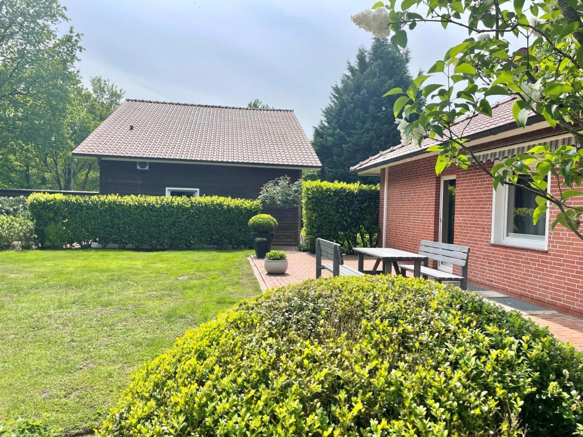 Landhaus Am Wald Mit Garten Mit 1 Schlafnische Und 1 Schlafzimmer Aurich Exteriér fotografie