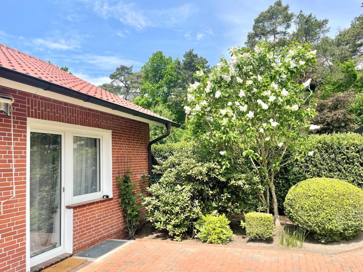 Landhaus Am Wald Mit Garten Mit 1 Schlafnische Und 1 Schlafzimmer Aurich Exteriér fotografie