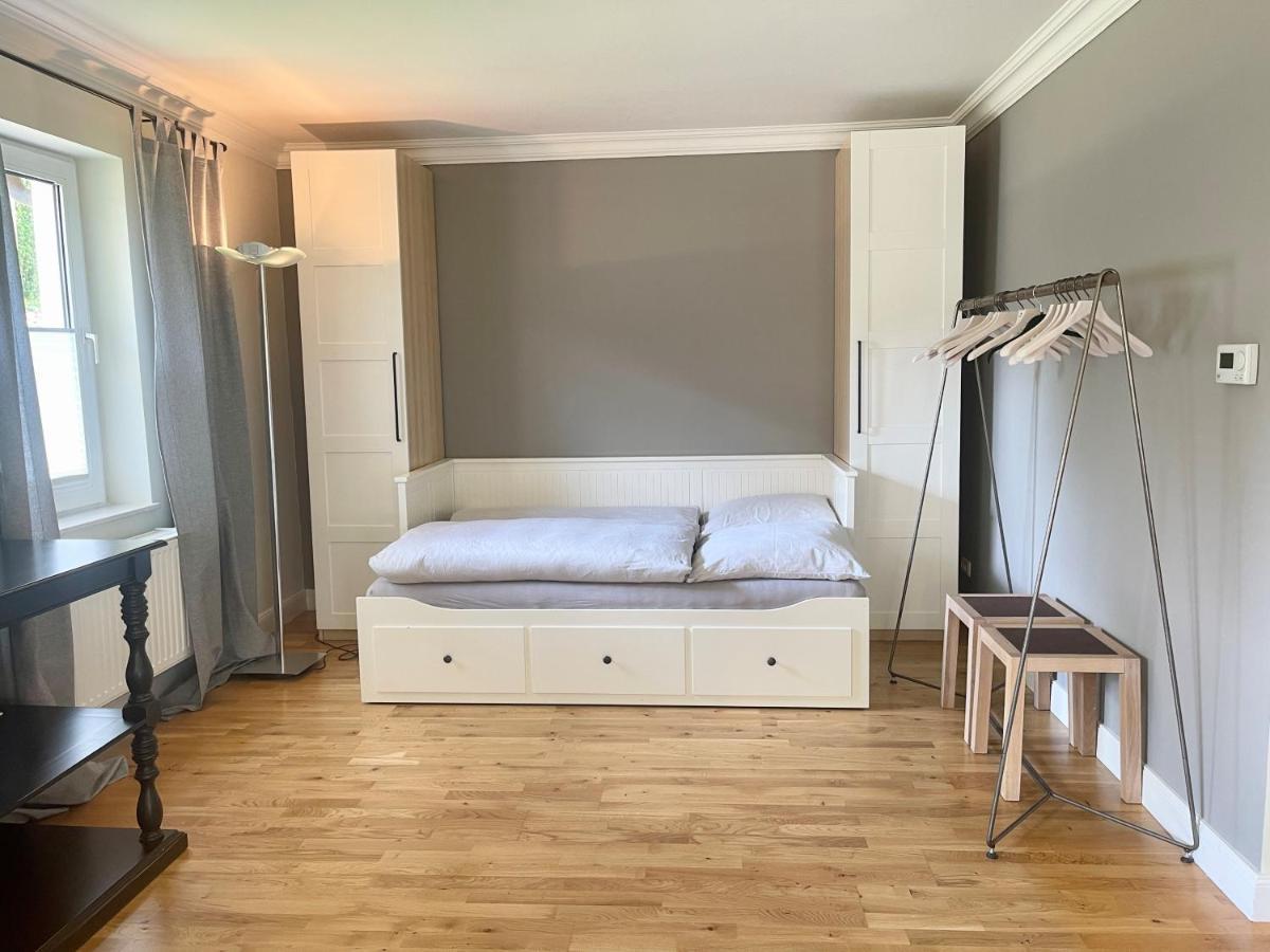 Landhaus Am Wald Mit Garten Mit 1 Schlafnische Und 1 Schlafzimmer Aurich Exteriér fotografie